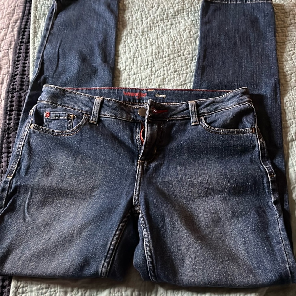 Wrangler skinny jeans. Size 6. Like new!